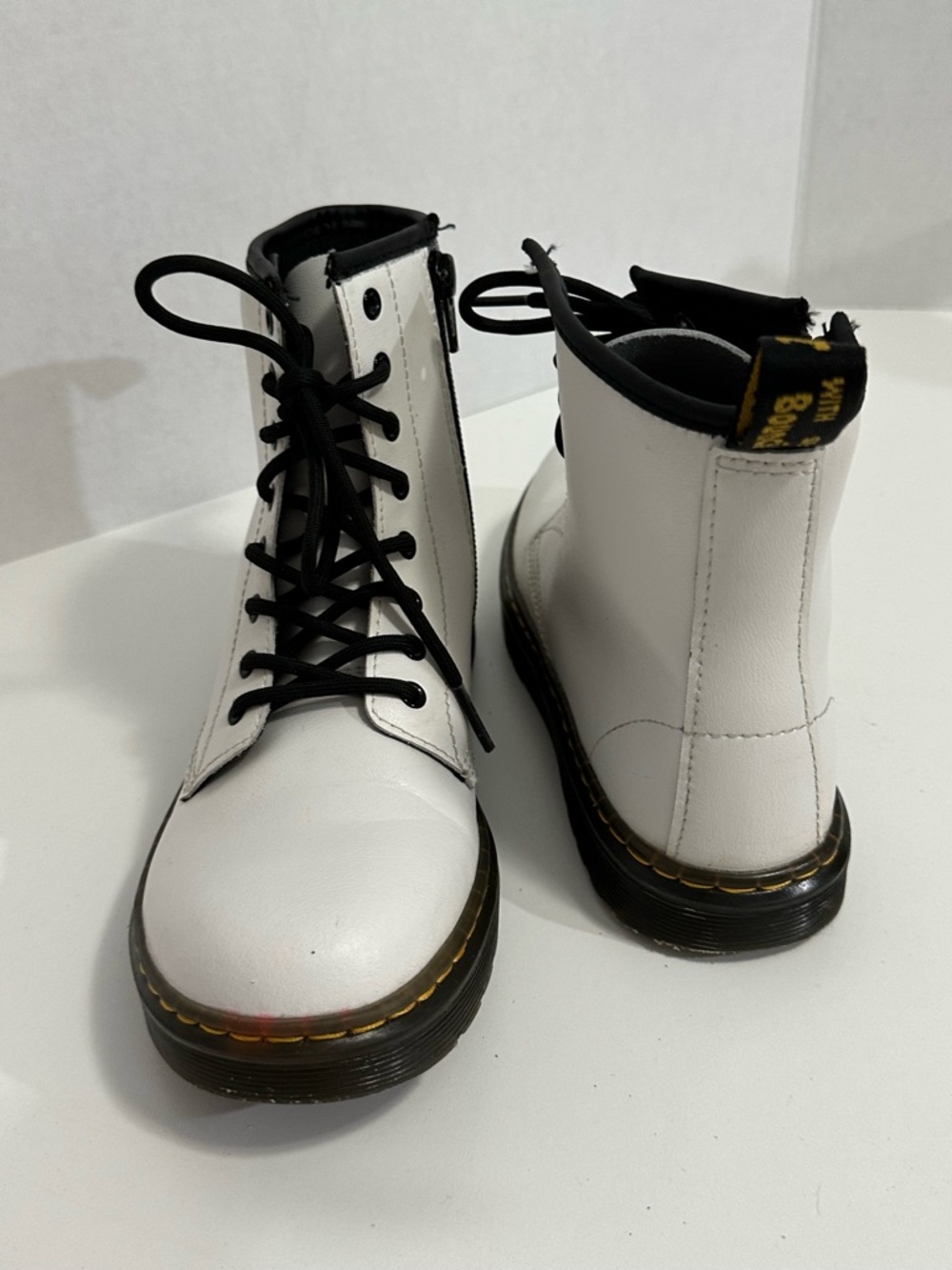 Dr. Martens Zavala J White Leather Lace-Up Boots - US Women’s 6 / Kids 5 - Picture 2 of 8